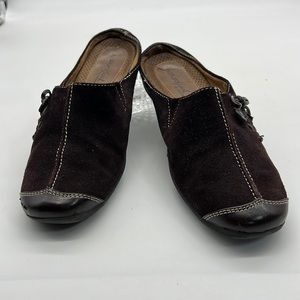 Naturalizer NaturalSoul Mules in Dark Brown Suede size 8.5